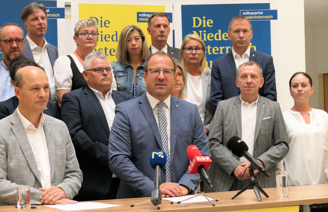 VPNÖ-Landesgeschäftsführer Bernhard Ebner und NÖ Gemeindebund-Präsident Johannes Pressl informierten bei einer Pressekonferenz in St. Pölten über die Halbzeitbilanz der Gemeindewahlen 2020 (Bildquelle: Thomas Resch)