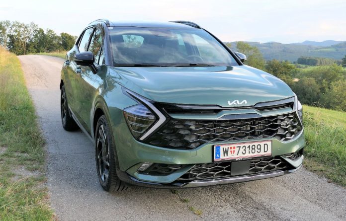 Der neue Kia Sportage GT-Line 1.6 T-GDI 48V Mildhybrid mit DCT und AWD im Guten Tag Österreich Autotest <small> (Bildquelle: Thomas Resch) </small> Der neue Kia Sportage GT-Line 1.6 T-GDI 48V Mildhybrid mit DCT und AWD im Guten Tag Österreich Autotest (Bildquelle: Thomas Resch)