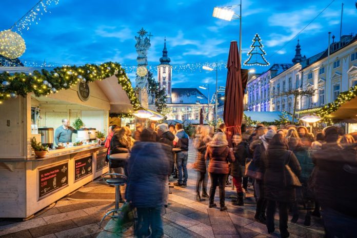 Der märchenhafte Christkindlmarkt in St. Pölten lädt heuer wieder zum geselligen Beisammensein (Bildquelle: Josef Bollwein)