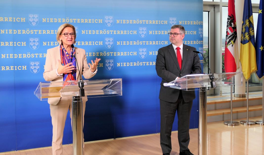 Landeshauptfrau Johanna Mikl-Leitner und Landesrat Ludwig Schleritzko bei der Pressekonferenz zum Mobilitätspaket Niederösterreich 2023 bis 2027 (Bildquelle: Thomas Resch)