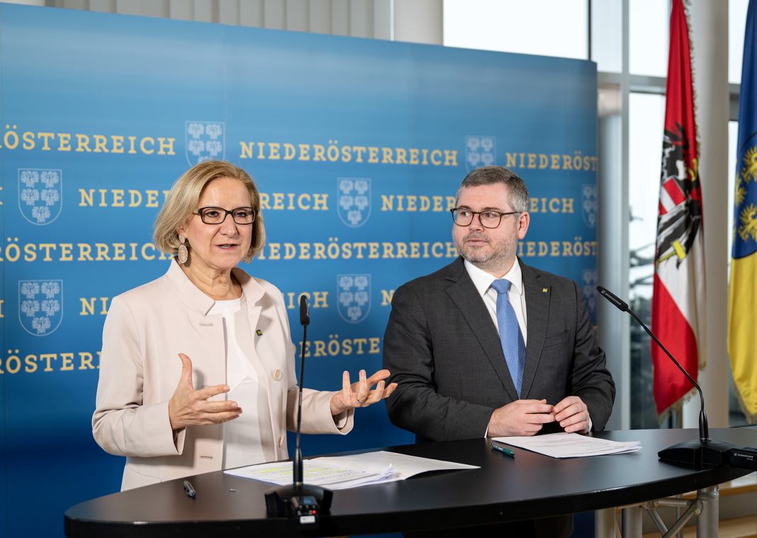 Landeshauptfrau Johanna Mikl-Leitner und Landesrat Ludwig Schleritzko bei der Pressekonferenz in St. Pölten (Bildquelle: NLK/Pfeffer)