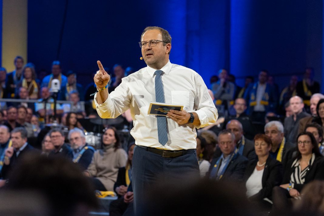 VPNÖ-Landesgeschäftsführer Bernhard Ebner beim Wahkampfauftakt in St. Pölten <small> (Bildquelle: VPNÖ) </small>