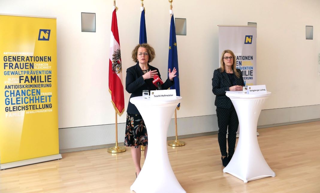(v.l.n.r.): Die beiden Landesrätinnen Christiane Teschl-Hofmeister und Ulrike Königsberger-Ludwig bei der Pressekonferenz zum Internationalen Frauentag am 8. März (Bildquelle: Thomas Resch)