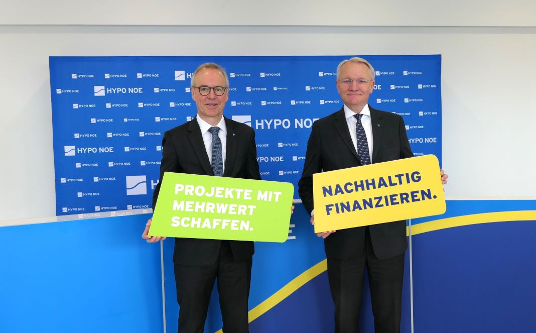 (v.l.n.r.): Die beiden Vorstände der HYPO NOE Wolfgang Viehauser und Udo Birkner präsentierten den Geschäftsbericht der HYPO NOE für das Jahr 2022 (Bildquelle: Thomas Resch)