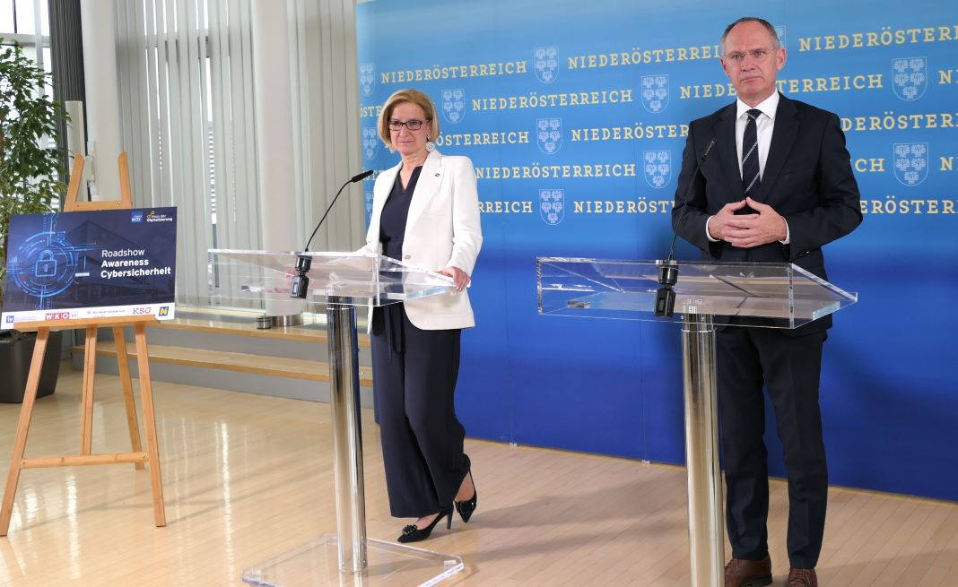 Landeshauptfrau Johanna Mikl-Leitner und Innenminister Gerhard Karner bei der Pressekonferenz zum Thema „Cybersecurity“ in St. Pölten (Bildquelle: Thomas Resch)