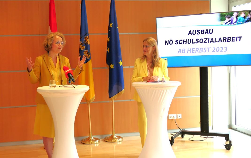 (v.l.n.r.): Bildungslandesrätin Christiane Teschl-Hofmeister und Jugendhilfelandesrätin Ulrike Königsberger-Ludwig bei der Pressekonferenz in St. Pölten (Bildquelle: Thomas Resch)