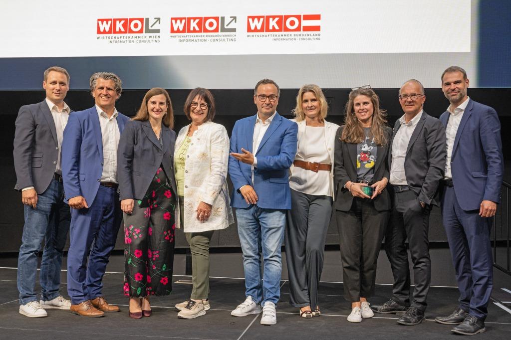 (v.l.n.r.): Christoph Pasching (Geschäftsführer Brantner Digital Solutions GmbH), Johann Lackner (Spartenobmann Burgenland), Jeannette Gorzala (Mitglied des Europäischen KI-Forums), Ingeborg Dockner (Spartenobfrau Niederösterreich), Daniel Abbou (Geschäftsführer des Bundesverbandes für KI in Deutschland), Sabrina Oswald (Spartenobfrau STV Wien), Ulrike Camara Ehn (Spartengeschäftsführerin Burgenland), Wolfgang Schwärzler (Spartengeschäftsführer Niederösterreich) und Florian Robetin (Spartengeschäftsführer Wien) beim ICircle zum Thema „GameChanger KI“