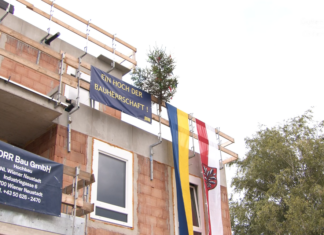 Orth an der Donau: „Haus mit Leben“ feiert Dachgleiche NBG Dachgleiche Orth an der Donau