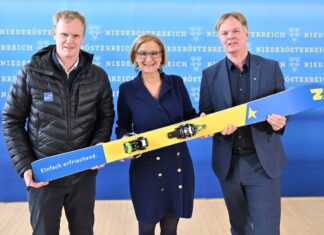 Niederösterreich startet in die Wintersaison (v.l.n.r.): Markus Redl, Landeshauptfrau Johanna Mikl-Leitner und Michael Duscher freuen sich auf die Wintersaison in Niederösterreich (Bildquelle: NLK/Filzwieser)