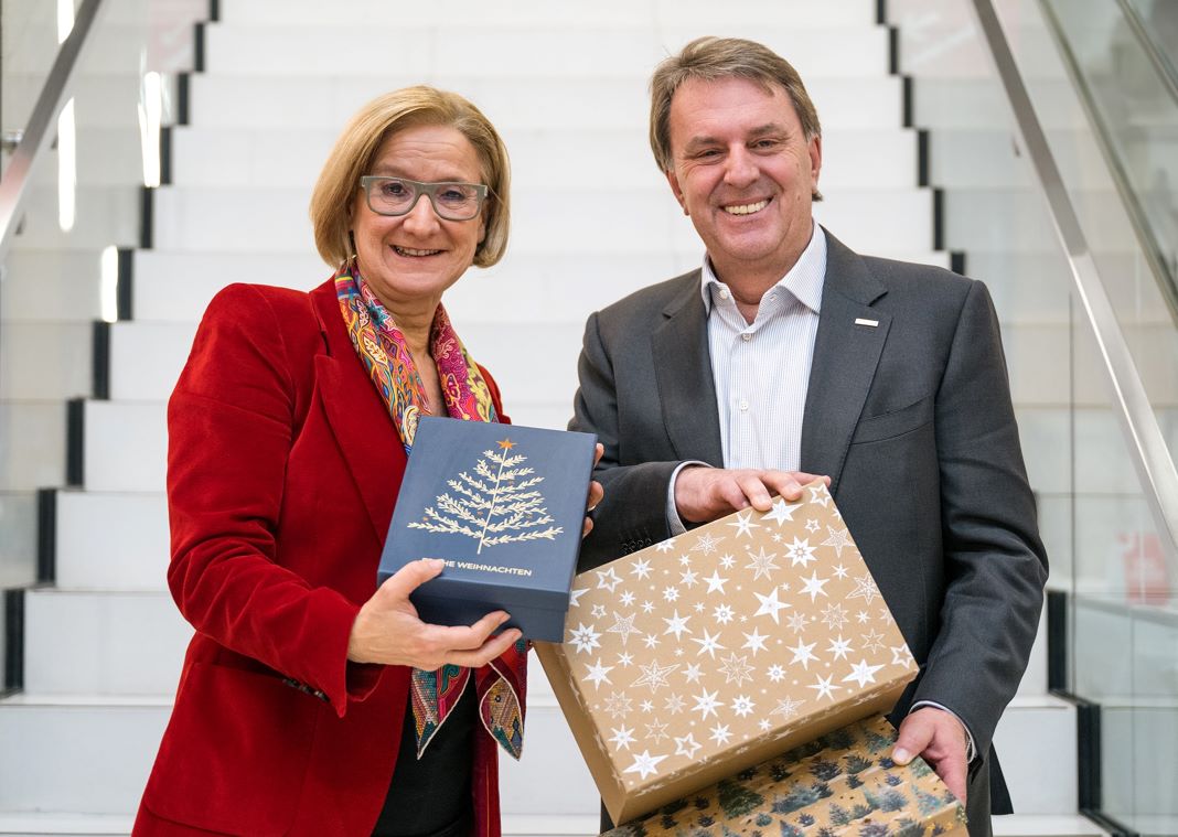 Landeshauptfrau Johanna Mikl-Leitner und WKNÖ-Präsident Wolfgang Ecker rufen zum regionalen Weihnachtseinkauf in Niederösterreich auf (Bildquelle: NLK/Pfeffer)