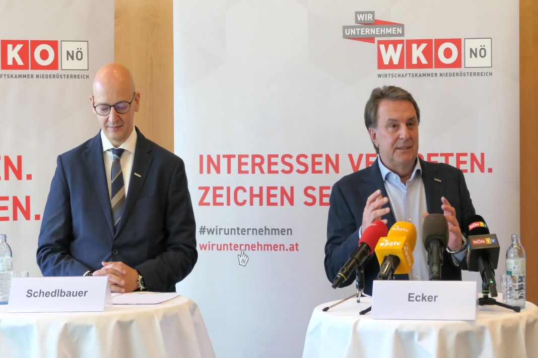 WKNÖ-Präsident Wolfgang Ecker (rechts) und WKNÖ-Direktor Johannes Schedlbauer bei der Pressekonferenz in St. Pölten (Bildquelle: Thomas Resch)