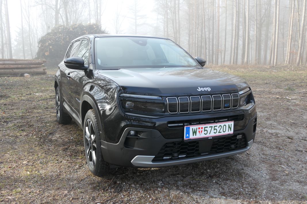 Der Jeep Avenger Elektro in der Ausstattungsvariante Summit im Guten Tag Österreich Autotest (Bildquelle: Thomas Resch)