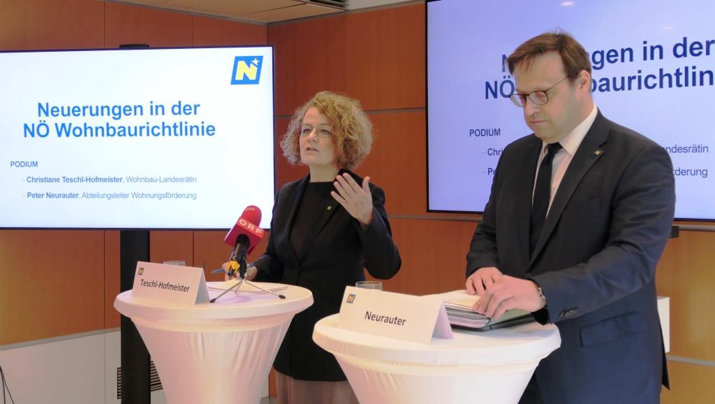 Wohnbau-Landesrätin Christiane Teschl-Hofmeister und Abteilungsleiter der Wohnungsförderung Peter Neurauter bei der Pressekonferenz in St. Pölten (Bildquelle: Thomas Resch)