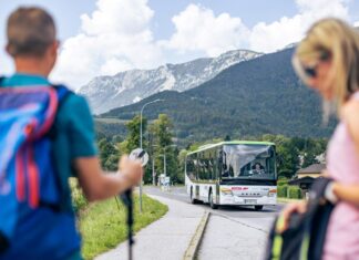 Mit dem RUFbus in die Region Semmering-Rax Mit öffentlichen Verkehrsmitteln in die Region Semmering-Rax (Bildquelle: Wiener Alpen / Fülöp)