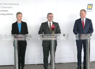 Landesfinanzreferenten tagten in Horn (v.l.n.r.): LH-Stellvertreterin Gaby Schaunig (Kärnten), NÖ Finanzlandesrat Ludwig Schleritzko und OÖ Landeshauptmann Thomas Stelzer bei der Pressekonferenz in Horn (Bildquelle: Thomas Resch)