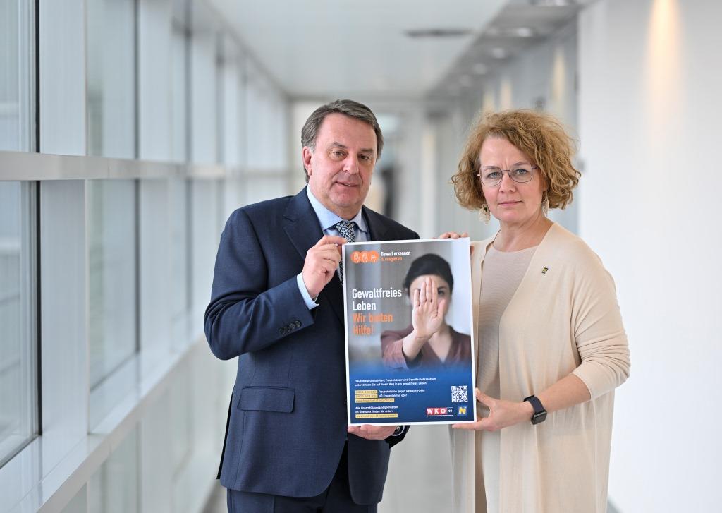 Wirtschaftskammer-Präsident Wolfgang Ecker und Frauen-Landesrätin Christiane Teschl-Hofmeister (Bildquelle: NLK/Filzwieser)