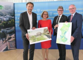 Klosterneuburg: ISTA Campus wird weiter ausgebaut (v.l.n.r.): ISTA-Präsident Martin Hetzer, Landeshauptfrau Johanna Mikl-Leitner, Bundesminister Martin Polaschek und LH-Stellvertreter Stephan Pernkopf freuen sich über den Ausbau des ISTA Campus in Klosterneuburg (Bildquelle: Thomas Resch)