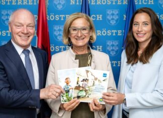 Neue Angebote rund um „Kulinarik und Wein“ in Niederösterreich (v.l.n.r.): ecoplus Geschäftsführer Helmut Miernicki, Landeshauptfrau Johanna Mikl-Leitner und Mariella Klement-Kapeller Geschäftsführerin WIENER ALPEN in Niederösterreich Tourismus GmbH