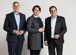 WIFI NÖ: Mit neuem Wissen in das Weiterbildungsjahr 2025 (v.l.n.r.): WIFI NÖ-Institutsvorstandsvorsitzender Christian Moser, WIFI NÖ-Institutsleiterin Michaela Vorlaufer und WKNÖ-Präsident Wolfgang Ecker freuen sich auf das Weiterbildungsjahr 2025 (Bildquelle: Michael Liebert)