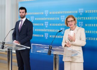 NÖ: Aktionsplan gegen radikalen Islam präsentiert Landeshauptfrau Johanna Mikl-Leitner und LH-Stellvertreter Udo Landbauer bei der Präsentation des „Aktionsplan gegen den radikalen Islam“. (Foto: NLK Pfeiffer)