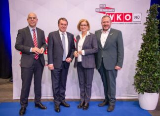 2. NÖ Zukunftstag der Baugewerbe in Tulln (v.l.n.r.): WIFO-Direktor Gabriel Felbermayr, WKNÖ-Präsident Wolfgang Ecker, Landeshauptfrau Johanna Mikl-Leitner und WKNÖ-Sparte Gewerbe und Handwerk Jochen Flicker (Foto: Tanja Wagner)
