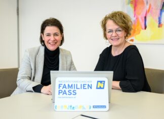 Bessere Schulnoten mit der Digitalen NÖ Lernwerkstatt Familien-Landesrätin Christiane Teschl-Hofmeister und NÖ Familienland-Geschäftsführerin Barbara Trettler freuen sich über die kostenlose Lernbegleitung (Foto: NLK / Burchhart)