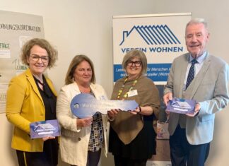 Wr. Neustadt: Verein Wohnen eröffnet neuen Bürostandort (v.l.n.r.): Wohnbau-Landesrätin Christiane Teschl-Hofmeister, designierte Geschäftsführerin Verein Wohnen Patricia Grünauer, Geschäftsführerin Verein Wohnen Ingrid Neuhauser und Bürgermeister Klaus Schneeberger (Foto: Ecker)