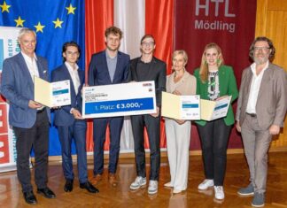 HTL Krems gewinnt NÖ Bautechnikpreis 2025 (v.l.) Landesinnungsmeister Bau NÖ Günther Lehner, Martin Zambal, Jakob Piskacek, Filip Matijasevic, NÖ Baudirektorin Christine Pennerstorfer (Juryvorsitzende), LAbg. Marlene Zeidler-Beck, Wolfgang Kern (Leiter HTL Mödling) Foto: Paul Plutsch