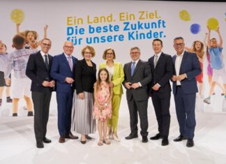 NÖ: Volkspartei startet „Mission Niederösterreich“ Landeshauptfrau Johanna Mikl-Leitner und das Regierungsteam der Volkspartei Niederösterreich bei der Präsentation „Mission Niederösterreich“ (Foto: Philipp Monihart)