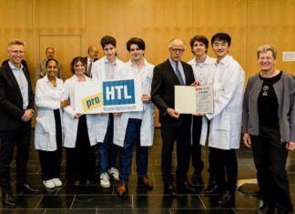 Initiative „proHTL NÖ“: Chemie-HTL gewinnt Hauptpreis von 40.000 Euro (v.l.n.r.): Helmut Schwarzl (Obmann Chemische Industrie NÖ), Anna Zopanko, Lena Strauss, Clemens Fischer, Leon Kalbeck, Veit Schmid-Schmidsfelden (Obmann Metalltechnische Industrie NÖ), Valentin Pecha, Yunjae Lee und Veronika Ebert (Fachvorstand HBLVA für chemische Industrie Wien 17)