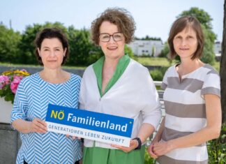 NÖ Familienland GmbH startete mit Grundkurs „Außerschulische Jugendarbeit“ (v.l.n.r.): Barbara Trettler, Geschäftsführerin der NÖ Familienland GmbH, Familien-Landesrätin Christiane Teschl-Hofmeister sowie Claret Eis, Leitung Schulische Tages- und Ferienbetreuung der NÖ Familienland GmbH (Foto: NLK / Khittl)