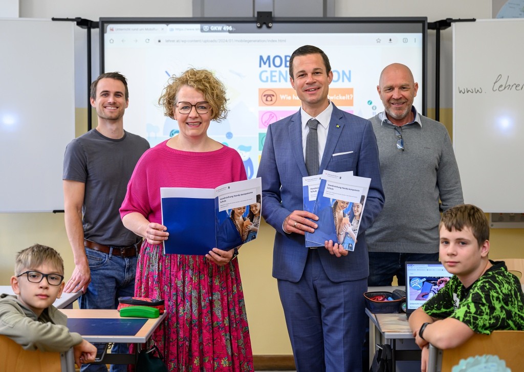 N-Schulen-Handreichungen-zur-kompetenten-Handynutzung