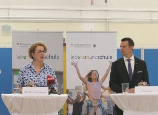 NÖ: Bilanz zum Schuljahr 2024/25 präsentiert Bildungs-Landesrätin Christiane Teschl-Hofmeister und Bildungsdirektor Karl Fritthum zogen Bilanz zum Schuljahr 2024/25 (Foto: Thomas Resch)