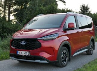 Ford Tourneo Custom 2.5 Duratec Hybrid im Test Der Ford Tourneo Custom L1 2.5 Duratec PHEV Active überzeugt im Guten Tag Österreich Autotest mit modernem Innenraum und flexibler Sitzanordnung (Foto: Thomas Resch)