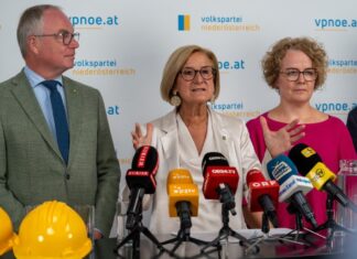 Arbeitsklausur der Volkspartei Niederösterreich Landeshauptfrau Mikl-Leitner: „Leistbares Bauen, die beste Kinderbetreuung und wirksamer Hochwasserschutz im Fokus der Arbeitsklausur“ (Foto: VPNÖ, Andreas Steinacher)