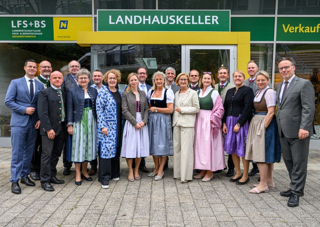 Eröffnung des neuen Landhauskellers im Regierungsviertel in St. Pölten mit Landeshauptfrau Johanna Mikl-Leitner und Bildungs-Landesrätin Christiane Teschl-Hofmeister, Ehrengästen und Direktorinnen und Direktoren der Landwirtschaftlichen Fachschulen Niederösterreich (Foto: NLK Burchhart)