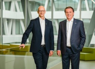 WKNÖ: Konsequentes Vorgehen gegen Sozialmissbrauch sichert Standort und Wohlstand WKNÖ-Präsident Wolfgang Ecker (rechts) und WKNÖ-Direktor Johannes Schedlbauer (Foto: Rita Newman)