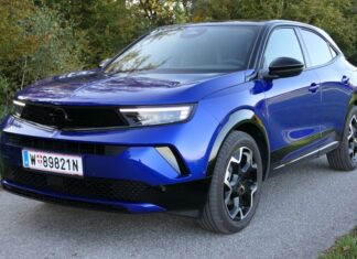 Opel Mokka GS Hybrid im Test: Effizient ohne Stecker Der neue Opel Mokka GS Hybrid zeigt sich im Guten Tag Österreich Autotest mit sportlichem Vizor-Design, 18-Zoll-Felgen und einem effizienten 48-Volt-Mildhybridsystem (Foto: Thomas Resch)