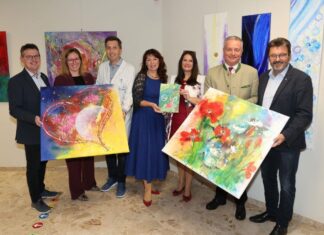 Bilderausstellung „Es ist, was es ist – sagt die Liebe“ im Landesklinikum Horn (v.l.n.r.): Ing. Franz Linsbauer (Abgeordneter zum NÖ Landtag), Mag. Gabriele Kernstock MA, (stellvertretende Kaufmännische Direktorin und Leitung Finanzbuchhaltung LK Horn-Allentsteig), Prim. Dr. Dietmar Garnhaft (stellvertretender Ärztlicher Direktor und Leitung Institut für diagnostische und interventionelle und Radiologie, LK Horn), Christine Weiser (Künstlerin, Atelier Illuminare), Dipl.-Päd. Marlene Dachsberger (Buchautorin „Fee Rosa und der magische Platz“), Mag. Gerhard Dafert (Vorstand der NÖ Landesgesundheitsagentur) und Mag. Gerhard Lentschig (Bürgermeister der Stadtgemeinde Horn)