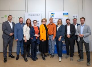 Das war der Impulstag der NÖ Wohnbauforschung (v.l.n.r.): Abteilungsleiter Peter Neurauter (Abteilung Wohnungsförderung), Obmann Jochen Flicker (ARGE der Baugewerbe der WKNÖ), Susanne Formanek (Renowave.AT), Michaela Smertnig (BEUC), Wohnbau-Landesrätin Christiane Teschl-Hofmeister, Norbert Flamisch (NEU), Ulla Unzeitig (Renowave AT), Elias Molitschnig (Bundesministerium für Wohnen, Kunst, Kultur, Medien und Sport), Rupert Ledl (Donau Uni Krems) und Hannes Warmuth (Bundesministerium für Innovation, Mobilität und Infrastruktur) Foto: NLK Pfeffer