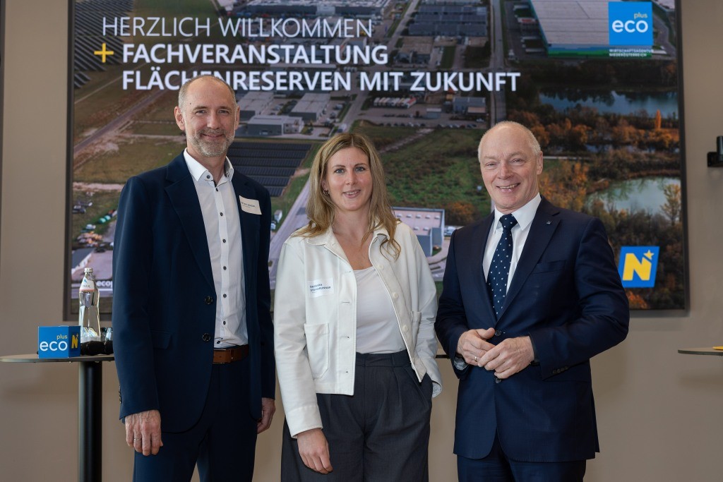 (v.l.n.r.): Peter Zinggl (Land Burgenland), Barbara Steinbrunner (TU Wien), ecoplus Geschäftsführer Helmut Miernicki bei der Fachveranstaltung „Flächenreserven mit Zukunft – Bauland mobilisieren, Betriebsansiedlungen steuern“ (Foto: Daniel Hinterramskogler)