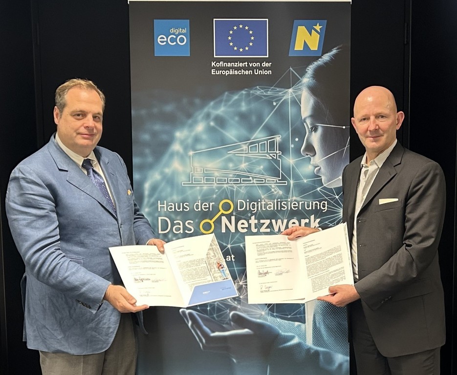 (v.l.n.r.): DPU-Direktor Robert Wagner und Haus der Digitalisierung Geschäftsführer Claus Zeppelzauer freuen sich über die Kooperation (Foto: ecoplus)