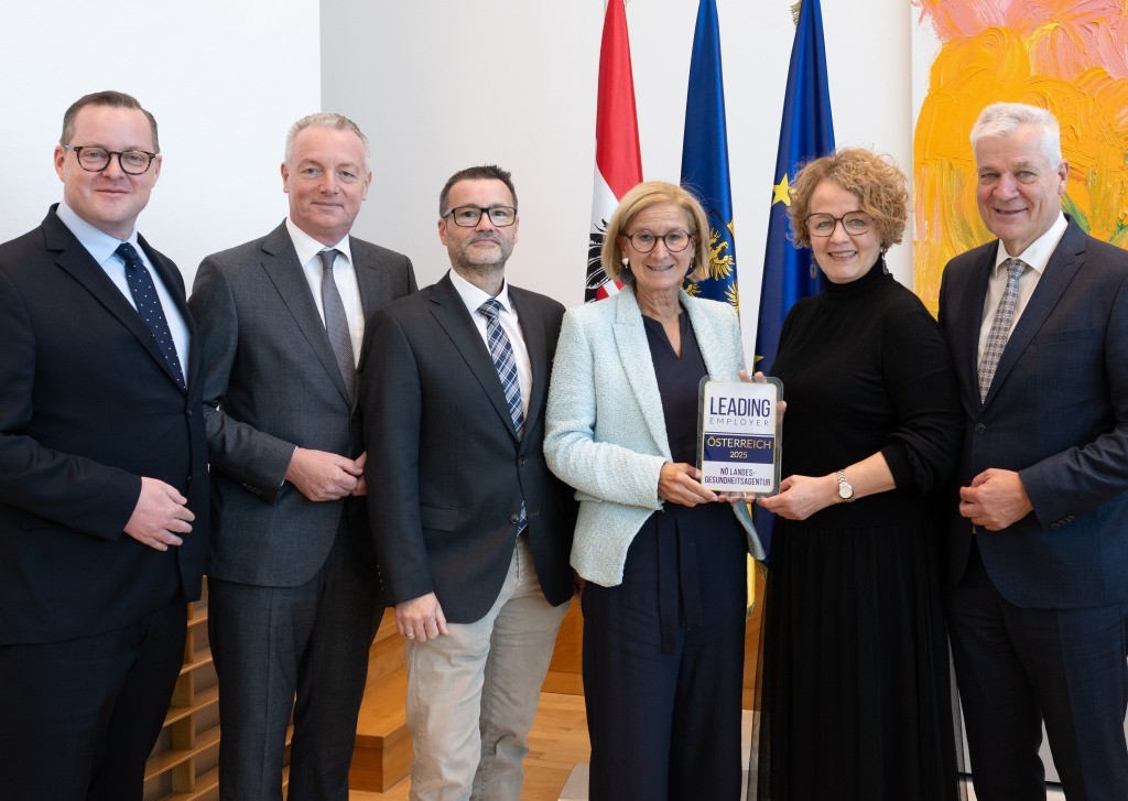 (v.l.n.r.): Rupert Schreiner (NÖ LGA Leitung Personal und Organisation), Gerhard Dafert (NÖ LGA Vorstand), Gottfried Feiertag (Vorsitzender des Zentralbetriebsrats), Landeshauptfrau Johanna Mikl-Leitner, Landesrätin Christiane Teschl-Hofmeister und Landesrat Anton Kasser (Foto: NLK Filzwieser)