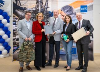 Technopol Wiener Neustadt als Kompetenzzentrum für Sicherheit (v.l.n.r.): Michael Kitzmantel, Managing Director RHP-Technology GmbH, Landeshauptfrau Johanna Mikl-Leitner, Bürgermeister Klaus Schneeberger, Marlies Bartel-Schlauf, FOTEC und ecoplus Geschäftsführer Helmut Miernicki informierten n Wiener Neustadt zum Thema Wirtschaft und Sicherheit (Foto: NLK Pfeffer)