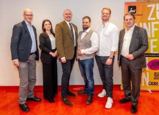 Junge Wirtschaft NÖ hat gewählt: Patrick Mayer ist neuer Vorsitzender der JW NÖ Der neue Landesvorstand der Jungen Wirtschaft NÖ mit WKNÖ-Direktor Johannes Schedlbauer (v.l.n.r.): Anita Neusser (Landesvorsitzender-Stellvertreterin), Landesvorsitzender Patrick Mayer, Lukas Karl (Landesvorsitzender-Stellvertreter), Andreas Karner (International Executive Officer) und WKNÖ-Präsident Wolfgang Ecker