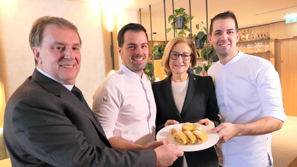 (v.l.n.r.): WKNÖ-Präsident Wolfgang Ecker, Stefan Görg, Landeshauptfrau Johanna Mikl-Leitner und Martin Görg freuen sich über eine gelungene Betriebsübergabe am Beispiel der Familie Görg in Katzelsdorf (Foto: Thomas Resch)
