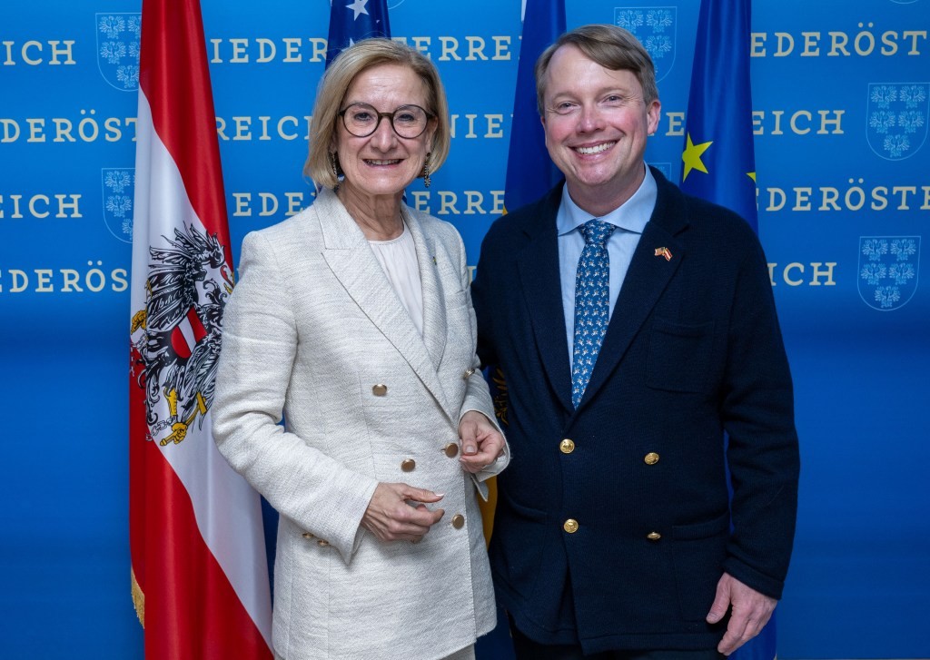 Landeshauptfrau Johanna Mikl-Leitner und US-Botschafter Art Fisher im NÖ Landhaus (Foto: NLK Filzwieser)