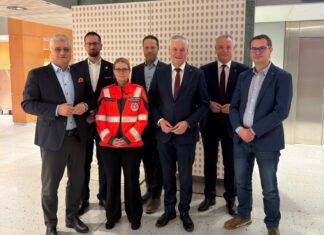 NÖ: Verbesserung bei Patiententransporte festgelegt Sekundärtransportgipfel mit den Landesräten Martin Antauer (FPÖ) und Anton Kasser (ÖVP) im St. Pöltner Landhaus (Foto: Teubl)