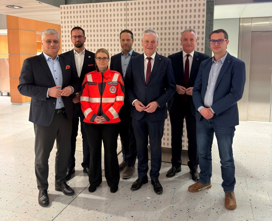 Sekundärtransportgipfel mit den Landesräten Martin Antauer (FPÖ) und Anton Kasser (ÖVP) im St. Pöltner Landhaus (Foto: Teubl)