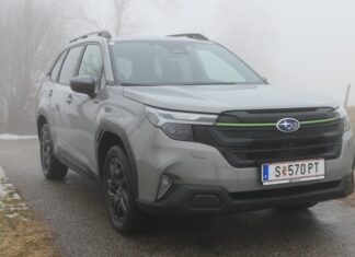 Der Subaru Forester 2.0i e-BOXER Adventure im Test Bereit für die Wildnis: Der neue Subaru Forester in der Adventure-Ausstattung überzeugt im Guten Tag Österreich Autotest mit 220 mm Bodenfreiheit, permanentem Allradantrieb und einer verstärkten Dachreling für anspruchsvolle Outdoor-Einsätze (Foto: Thomas Resch)